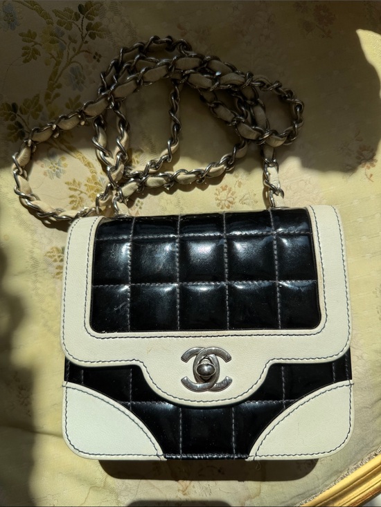 CHANEL Handbags - VINTAGE CHANEL Black & White Mini Bag